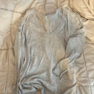 Cold-shoulder v-neck top